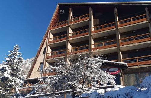 Saint-Michel-de-Chaillol Apartment | Spacious 10-Person Apartment Near Slopes with Free WiFi, Pet-Friendly, and Optional Services