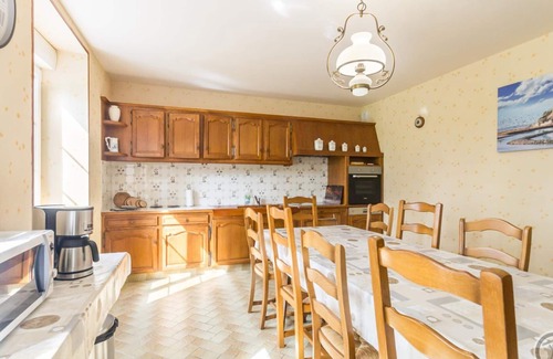 Le Grippon Cottage | Spacious Countryside House with Garden, BBQ, and Games Near Mont St-Michel