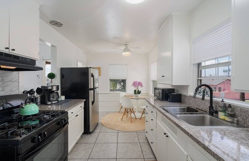 Park Mesa Heights Apartment | Spacious 1Bedroom w/laundry, near stadiums/hospitals/metro