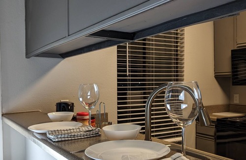 Overland Park Apartment | Spacious 1 Bedroom Suite w/ Pool