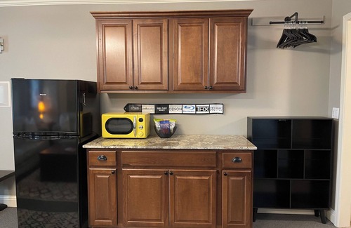 Mariposa Apartment | Spacious 1 Bedroom, 1 or 2 beds, Yosemite-Mariposa Guest Suite B