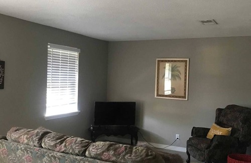 Pascagoula Apartment | Spacious 1 Bedroom Apt near beach .