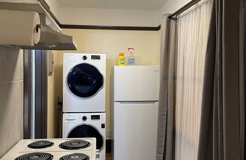 Grand Lake House | Spacious 1-bedroom in Oakland with AC