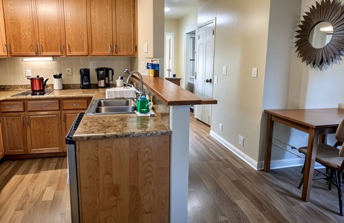 West Los Angeles House | Spacious 1-BR Apt in Charming Westside Village