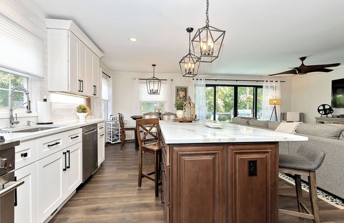 Lake Geneva House | Spacious 14 Guest Home in Lake Geneva – Downtown Getaway