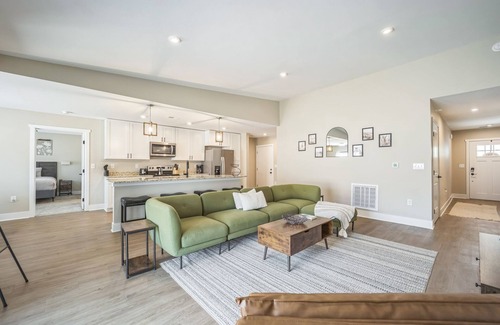 Williamsburg Condo | Spacious 18BR/BA Combined Condos in Traverse City