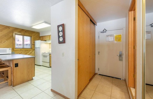 Truckee Condo | Spacious 1BR Condo w/Partial Lake View #117 at Donner Lake Village