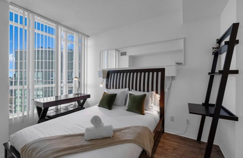 Niagara Hotel | Spacious 1BR - Downtown - Pool - Gym