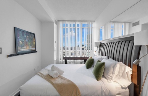 Niagara Hotel | Spacious 1BR - Downtown - Pool - Gym