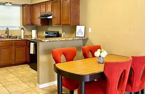 La Marque Apartment | Spacious 2/1 Modern Condo Great Location For Galveston, Beach, Fishing