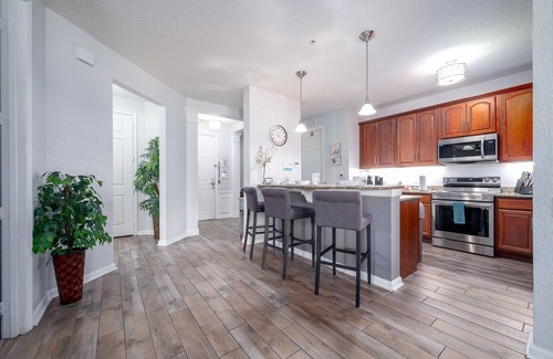 Florida Central Atlantic Coast Condo | Spacious 2,100 Sq Ft Lakeside Corner Condo at Vista Cay Near Top Attractions"
