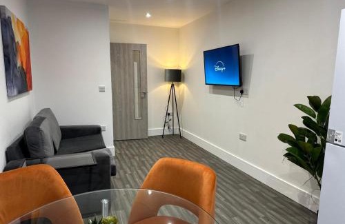 Long Eaton Apartment | Spacious 2-Bed Flat with Free Parking Near Nottingham!
