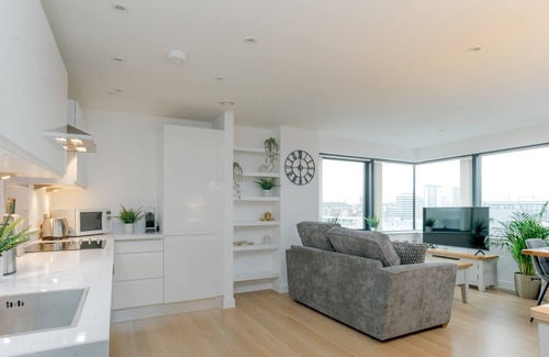 Southampton City Centre Apartment | Spacious 2-bed in Ocean Village