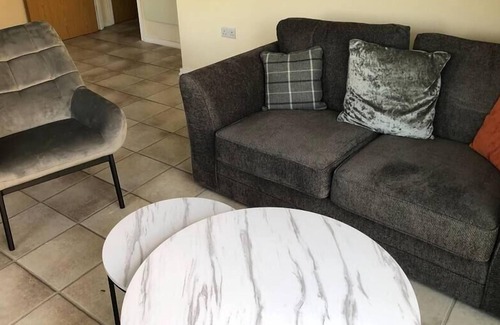 Stoke-on-Trent Apartment | Spacious 2 Bedroom Flat with Private Parking