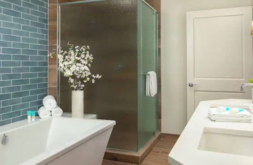 Bonita Springs Resort | Spacious 2-bedroom resort condo in Bonita Springs with private island access