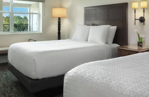 Bonita Springs Resort | Spacious 2-bedroom resort condo in Bonita Springs with private island access