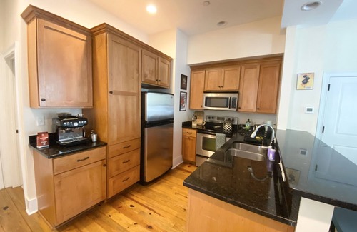 Historic Downtown Savannah Apartment | Spacious 2 bedroom apartment next to Forsyth Park