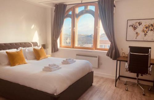 St Luke's Apartment | Spacious 2 Bedroom City pad in Old Street London