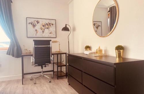 St Luke's Apartment | Spacious 2 Bedroom City pad in Old Street London