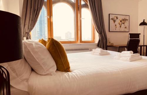 St Luke's Apartment | Spacious 2 Bedroom City pad in Old Street London