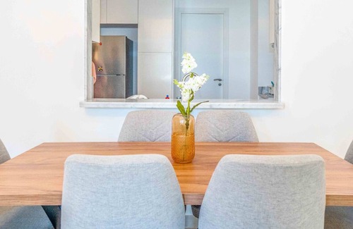 Umm Suqeim 3 Apartment | Spacious 2-Bedroom + Maids' Room, Facing Burj Al Arab & Steps from the Beach