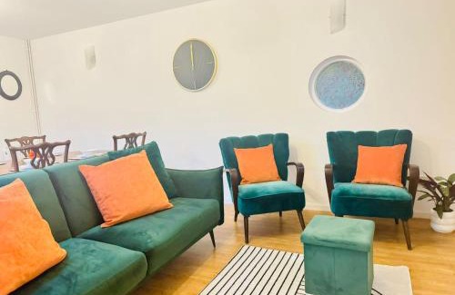 Cambridge House | Spacious 2 Bedroom Sleeps 4 with WiFi & Garden