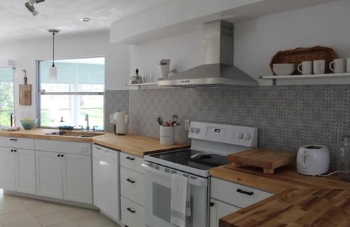 Marco Island House | Spacious 2 bedroom island home with pool and great sunset views.nPet friendly!nn