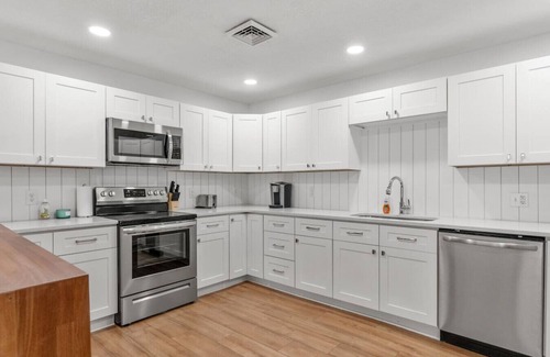 Myrtle Beach House | Spacious 2 bedroom just a 2 min walk to the beach!