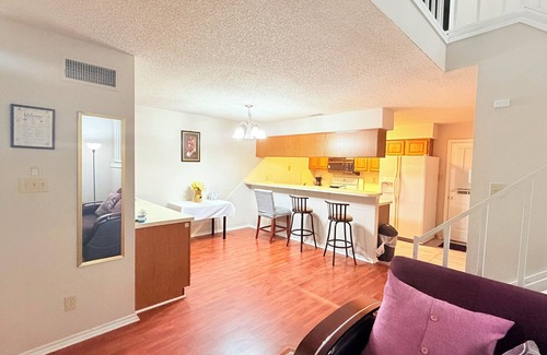 Richardson House | Spacious 2 Bedroom House | Everything within 4 mins Drive