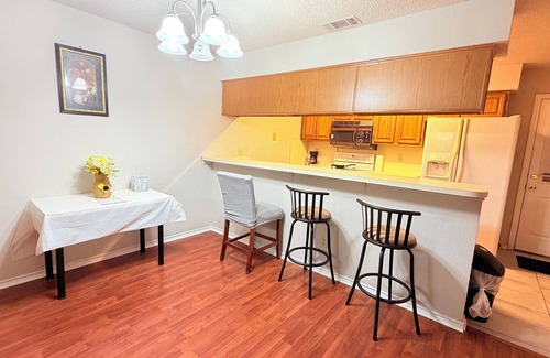 Richardson House | Spacious 2 Bedroom House | Everything within 4 mins Drive