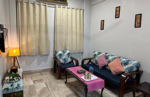 Pali Hill Apartment | Spacious 2 BHK apartment with Balcony In Bandra