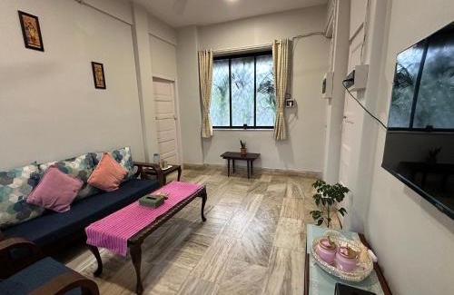 Pali Hill Apartment | Spacious 2 BHK apartment with Balcony In Bandra