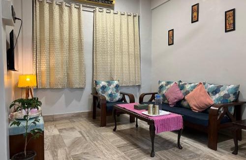 Pali Hill Apartment | Spacious 2 BHK apartment with Balcony In Bandra