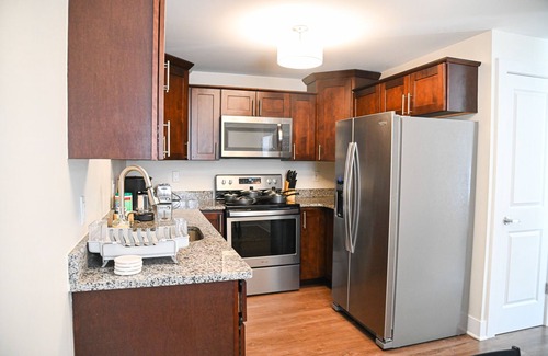 Midtown Apartment | Spacious 2 BR Apartment 10 Minutes From Downtown in The Heart of Midtown