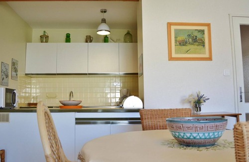 Le Lavandou Apartment | Spacious 2-Room Apartment with Pool, Tennis & Parking - Sleeps 4