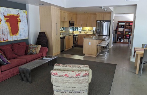 Downtown San Jose Condo | Spacious, 2-story condo in Downtown San Jose w 24/7 security, parking, pool, gym