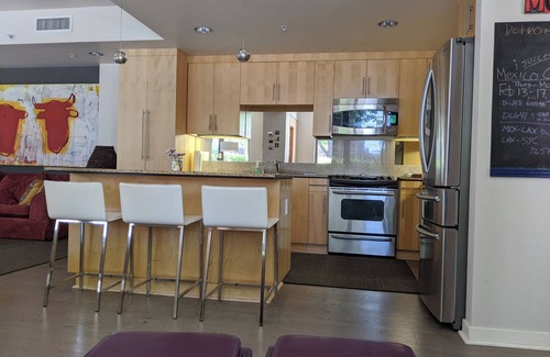 Downtown San Jose Condo | Spacious, 2-story condo in Downtown San Jose w 24/7 security, parking, pool, gym