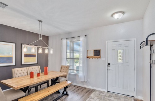 Manor House | Spacious 2-story Home, King Bed, wi-fi, 2-Car Garage