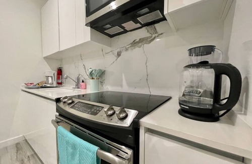 Palm Beach Condo | Spacious 2B 2,5B Condo ON the Palm Beach Strip - Walk to Everything!