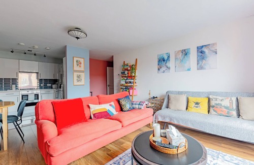 Shadwell Apartment | Spacious 2BD Flat, 20 Mins to City of London