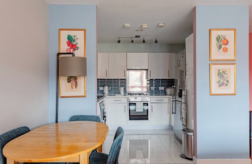 Shadwell Apartment | Spacious 2BD Flat, 20 Mins to City of London