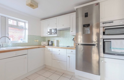 Pimlico Apartment | Spacious 2BD Flat - 14 Mins to Buckingham Palace!