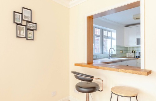 Pimlico Apartment | Spacious 2BD Flat - 14 Mins to Buckingham Palace!
