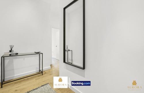 London Borough of Hounslow Apartment | Spacious 2BDR Apartment By Aurora WorkNest Short Lets & Serviced Accommodation London With Wi-Fi, Fitness Centre & City View