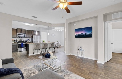 Ocoee Apartment | Spacious 2BDR Oasis w Resort Style Pool