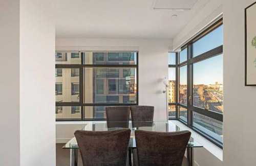 Fenway–Kenmore Apartment | Spacious 2bed 2bath, King bed, steps fenway park