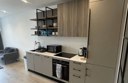 Larkhall Apartment | Spacious 2Bedroom & 2bathroom in the heart of London