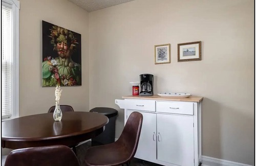 Louisville House | Spacious 2BR Home! Min to Fairgrounds and UofL!
