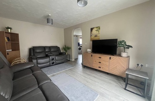Bingley Apartment | Spacious 2BR House in Bradford