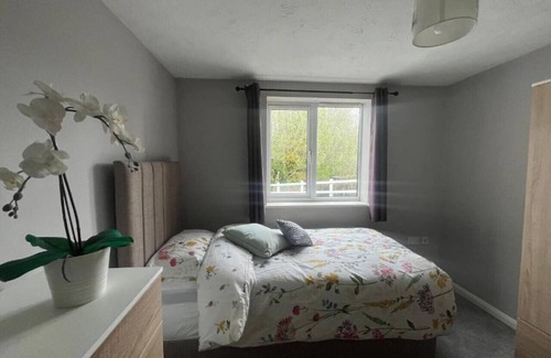 Bingley Apartment | Spacious 2BR House in Bradford